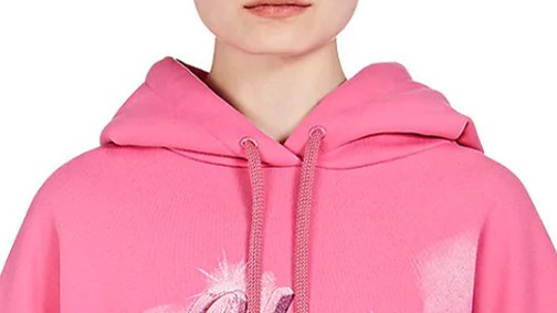 Ezen a rettenetesen ronda Balenciaga pulóveren most nagyon kiakadt mindenki