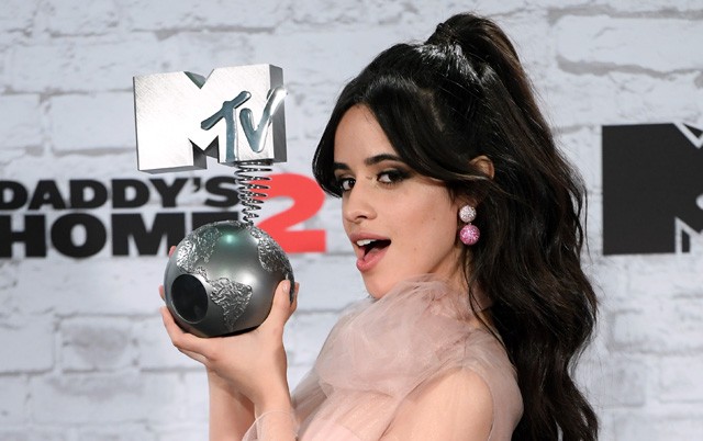 Camila Cabello az MTV EMA díjával