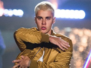 Óriási! A H&M-nél MOST kaphatóak Justin Bieber menő turnécuccai