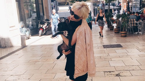 Meyer Eszter-Virág barátnőjével kezdi a hetet