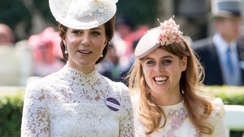 Végtelenül kínos videó terjed Katalin hercegnéről és Beatrix hercegnőről, még nézni is fáj