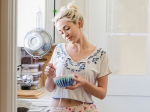 10 élelmiszer, aminek mindig a konyhádban kell lennie, ha lapos hasra vágysz