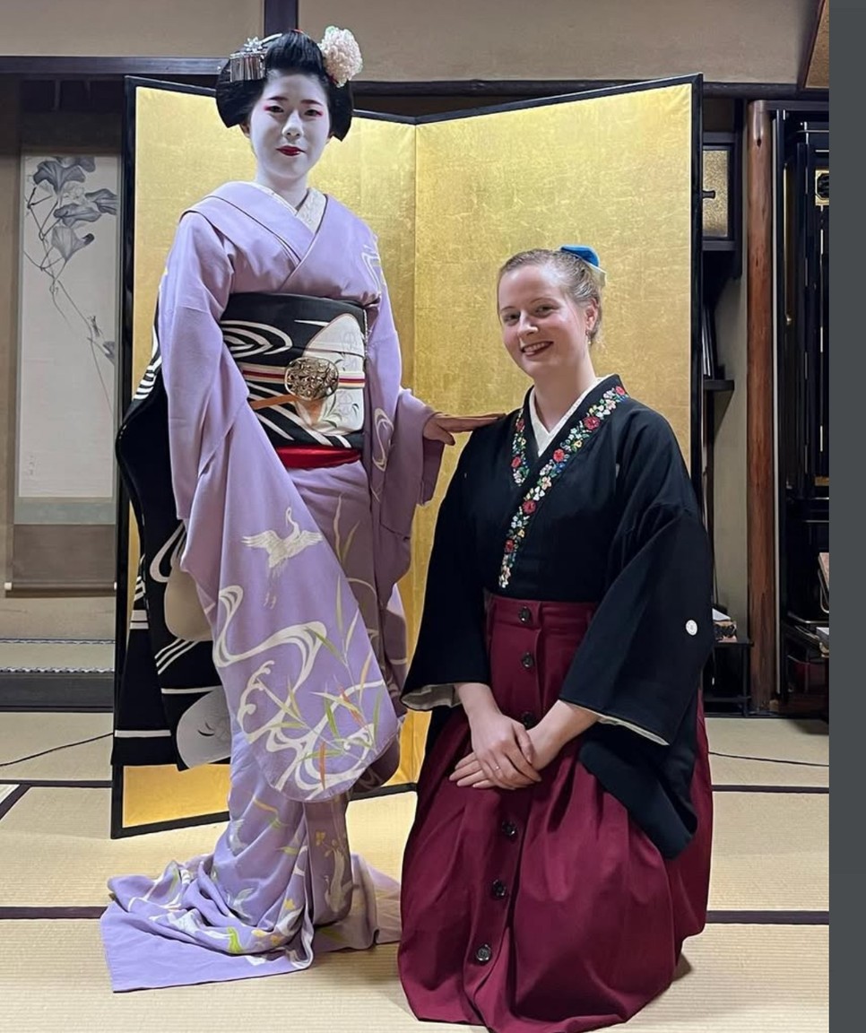 Japánban használt kimonókat olcsón lehet beszerezni, míg az új darabok ára magas, köszönhetően a hagyományos anyagok és technikák drágaságának.