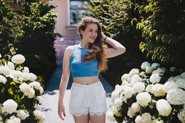 Nyári színek és a természet szeretete inspirálták Johanna mai szettjét