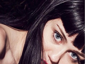 Miley Cyrus szív és vetkőzik