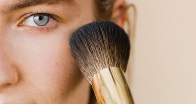 Igen: kézzel készült, fenntartható és vegán sminkecsetekkel jön a Lush