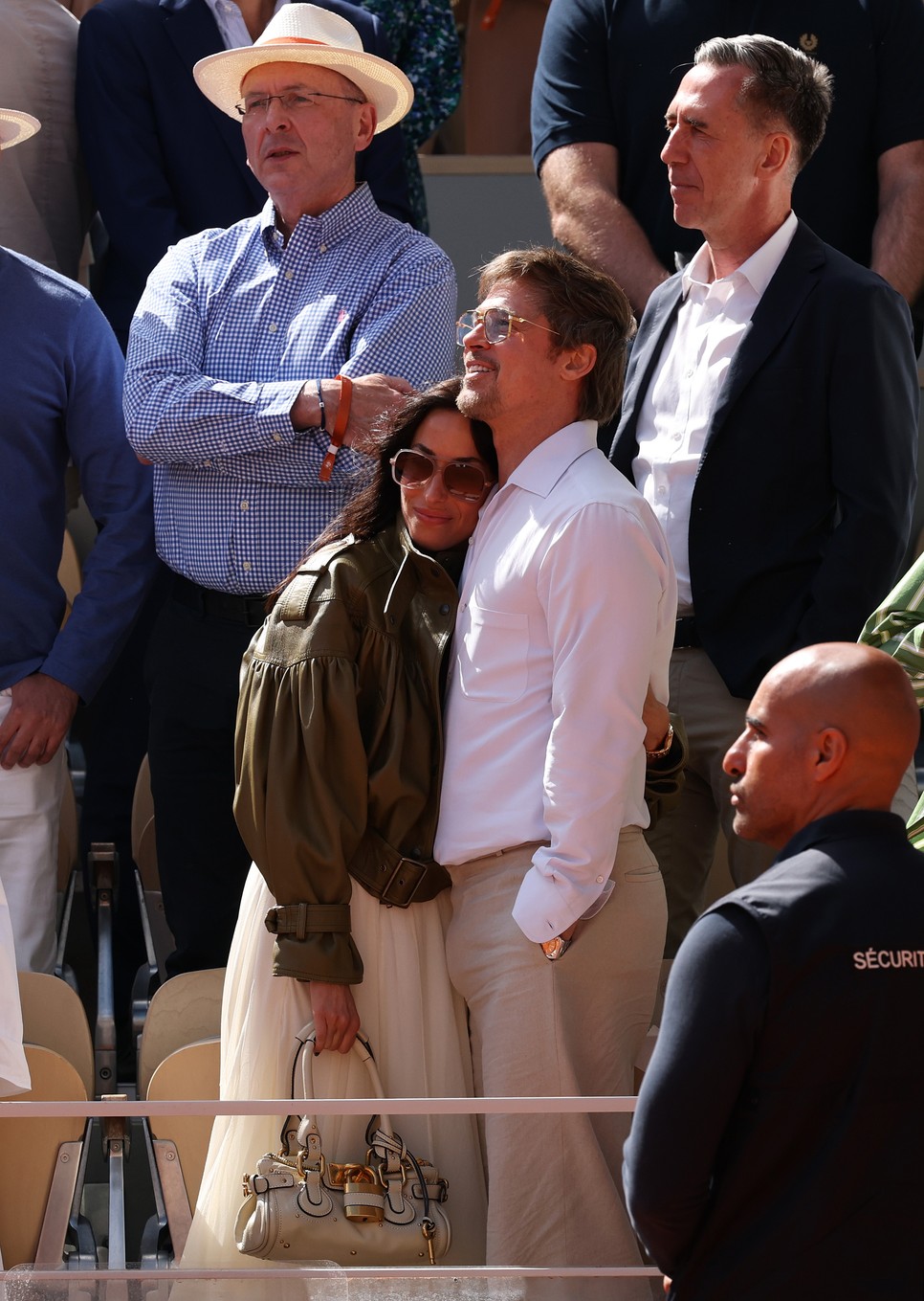 Ines de Ramon volt az, aki arra ösztönözte Bradet, hogy a békésebb élet kedvéért zárja le a csatározását Angelina Jolie-val
