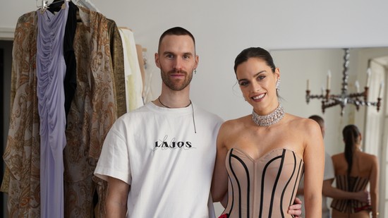 Gelencsér Tímea meztelenruhája beragyogta a GLAMOUR Women of the Year gálát: nagyon erős üzenetet hímeztek a különleges darabra