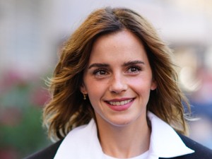 Emma Watson élete legmerészebb ruhájában ragyogta be a vörös szőnyeget