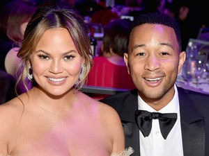 Álomszép kismama Chrissy Teigen a vörös szőnyegen