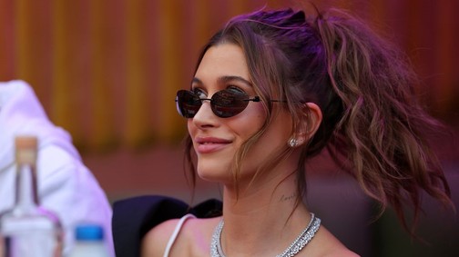 Hailey Bieber elhozta nekünk az idei tavasz legütősebb trendjét