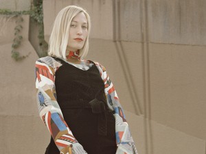 Igazi stílusikon szerepel a GLAMOUR májusi divatanyagában: Schoblocher Barbara, a Blahalouisiana énekesnője