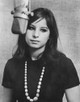 Barbra Streisand a hangstúdióban, 1965-ben, ahogy bontogatja a szárnyait a mikrofon mögött.