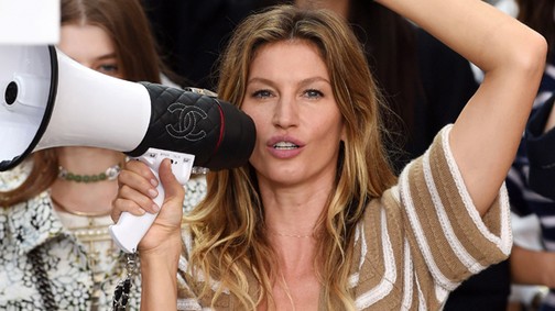 Karl Lagerfeld feminista felvonulása nem sikerült valami jóra