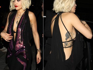 Az utcán villantott mellet Rita Ora