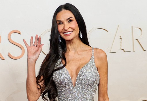 Egy pillanatra kihagyott a lélegzetünk Demi Moore Oscar-gálán viselt ruhájától, ami maga a meztelen álom