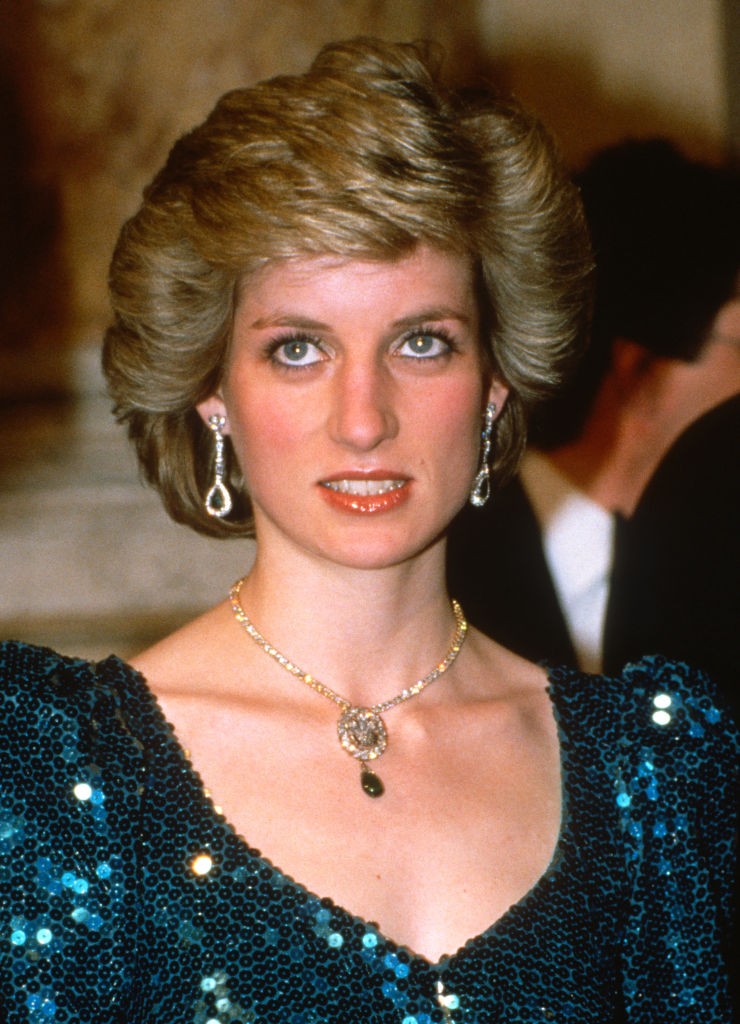 A nyaklánc 1986-ban ragyogott Diana hercegné nyakában, a bécsi Brugh Színházban. Valószínű, hogy a halála után több ékszer is visszakerült a palotához, amiket később újra felosztottak a család nő tagjai között. 