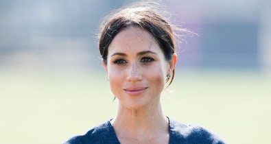 Meghan Markle álomszép Carolina Herrera ruhában ragyogott, ebben hercegnéként megszegte volna a protokollt