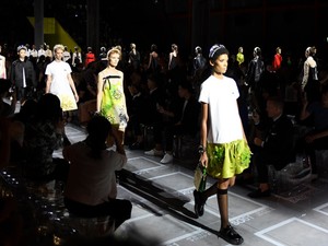 Ezt hogy gondolták? Rasszista figurával sokkolt a Prada