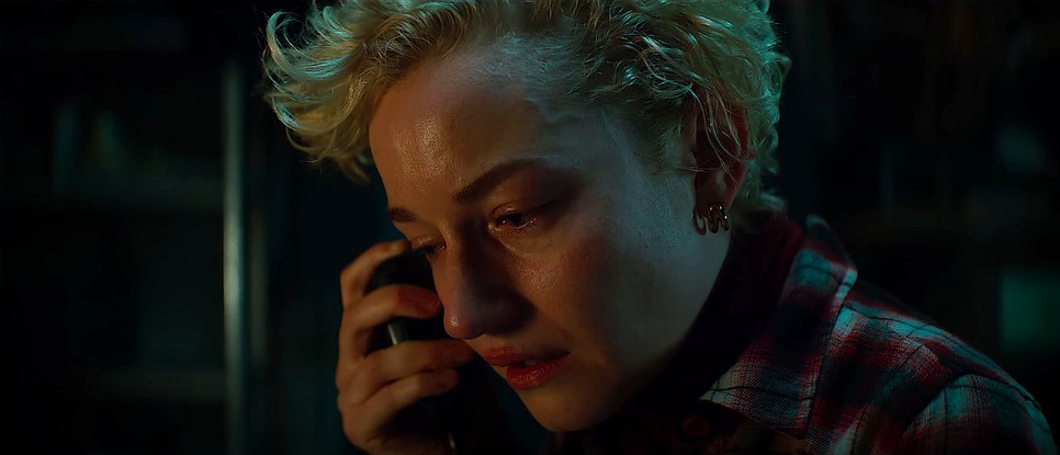 Julia Garner legújabb szerepe Charlotte Lovell a Farkasember című horrorban