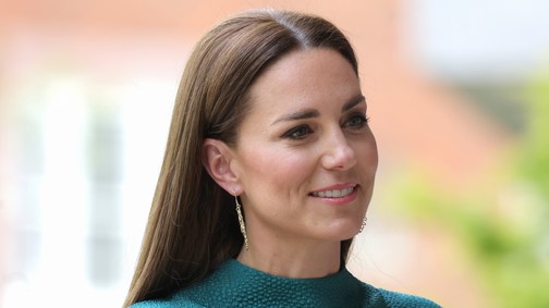Kate Middleton megmutatta vékony alakját ebben a sikkes ruhában