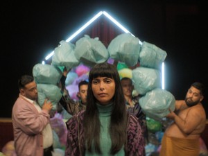 Nyomorral kereskedni művészet vagy rasszizmus? 