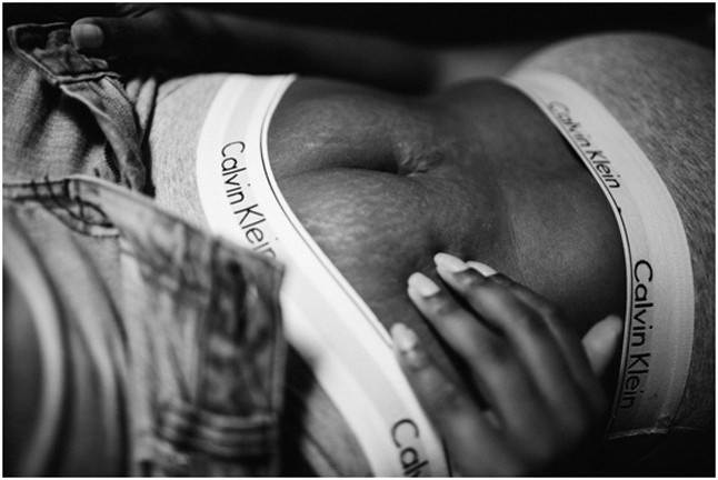 Ez az anyuka büszkén vállalja terhességi csíkjait