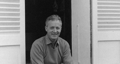 A tűsarkú atyja óriás kiállítást kapott