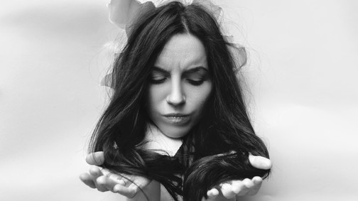 Csukott szemmel kotorászva a semmiben: Mit tehet az ember, ha válaszok nélkül marad egy szakítás után?