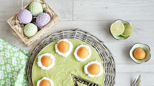 Tükörtojások a füvön- azaz lime-os-avokádós, mindenmentes torta sárgabarackkal