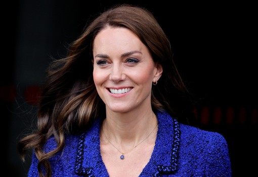 Amikor egy lakás árát viselik magukon: a királyi család legdrágább ruhái