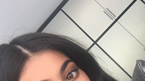 Kylie Jenner már nem csak szájfénykirálynő! Itt van a KyShadow Bronze Palette!