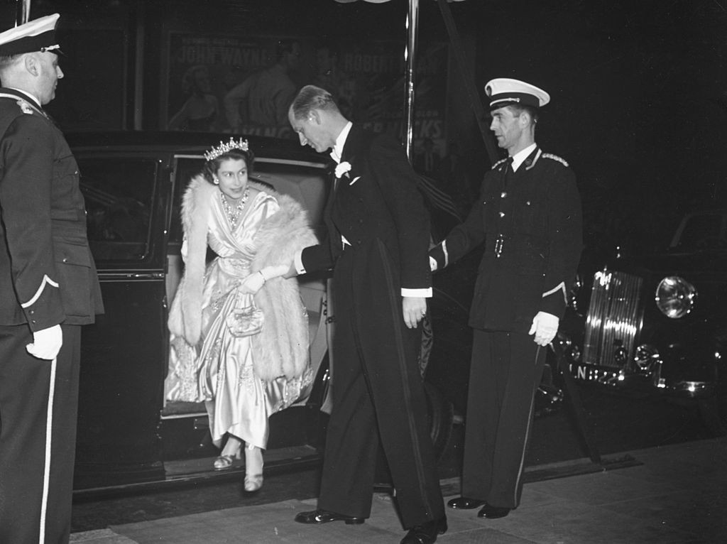 Ezt nevezzük látványos belépőnek! 1951-ben Erzsébet és Fülöp a „The Lady With A Lamp” filmpremierjén vettek részt a londoni Warner Színházban.