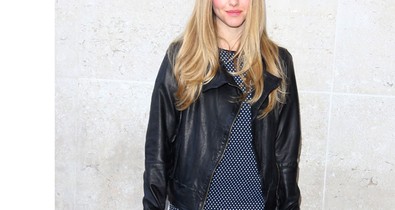 Amanda Seyfried elszakíthatatlan a Givenchy cipőjétől