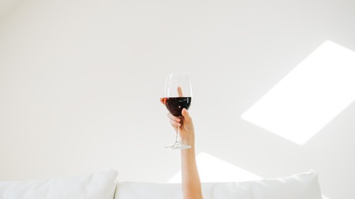 Ez történik a testeddel a vörösbor és a sajt hatására, váratlan dologra jöttek rá a kutatók