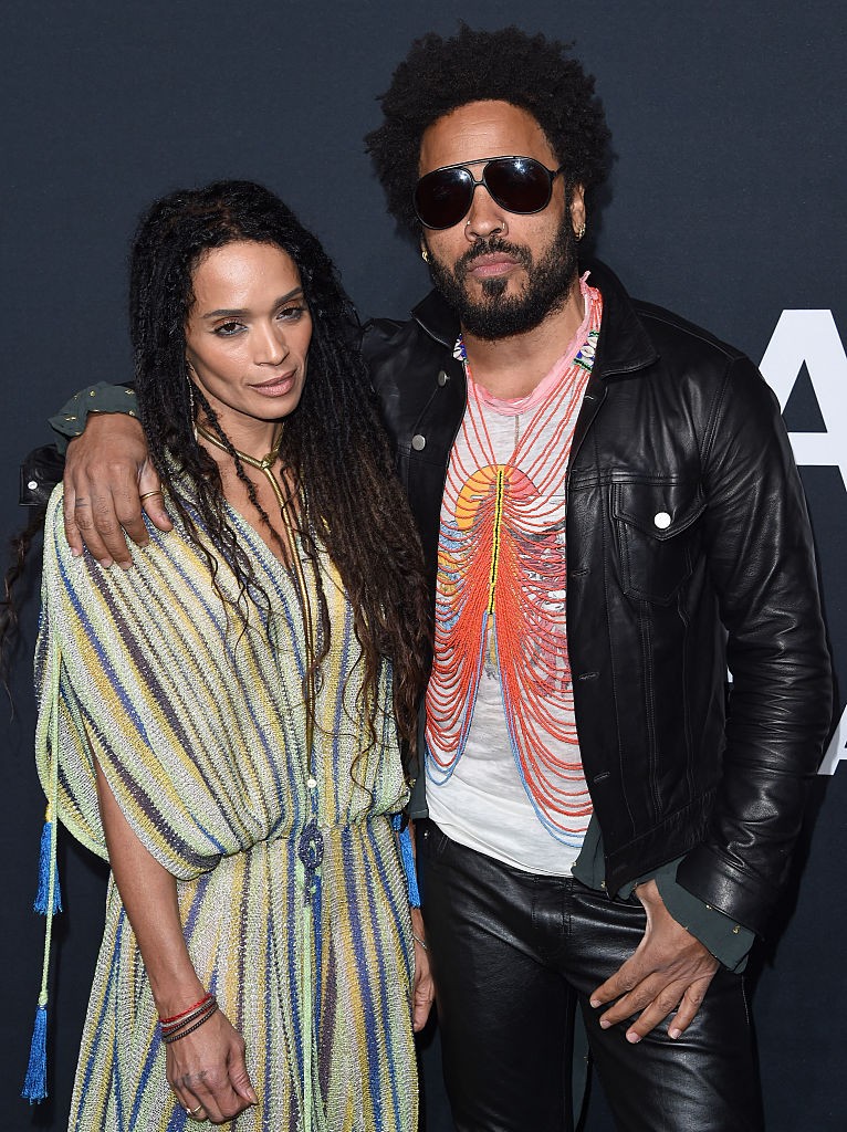 Lenny Kravitz és Lisa Bonet: Az egyik legsikeresebb példa a sztárvilágban: 1993-as válásuk után nemcsak, hogy közösen nevelték lányukat, Zoë Kravitzot, de éveken át gyakorlatilag egy családként funkcionáltak, gyakran töltve az időt ugyanabban a házban és birtokon.