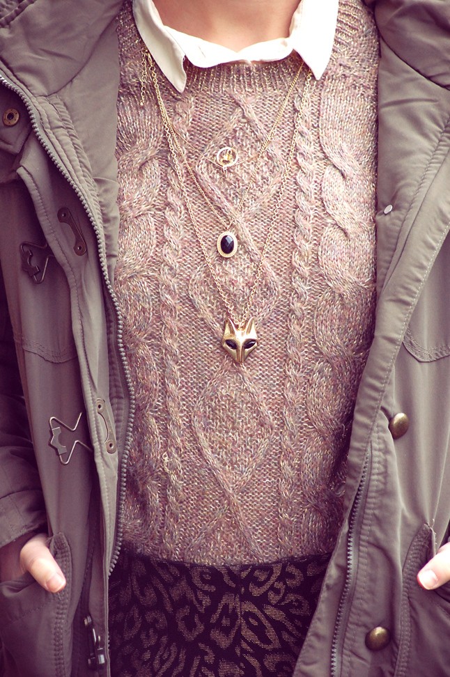 Iszak Eszti prémes kabátban csütörtökön