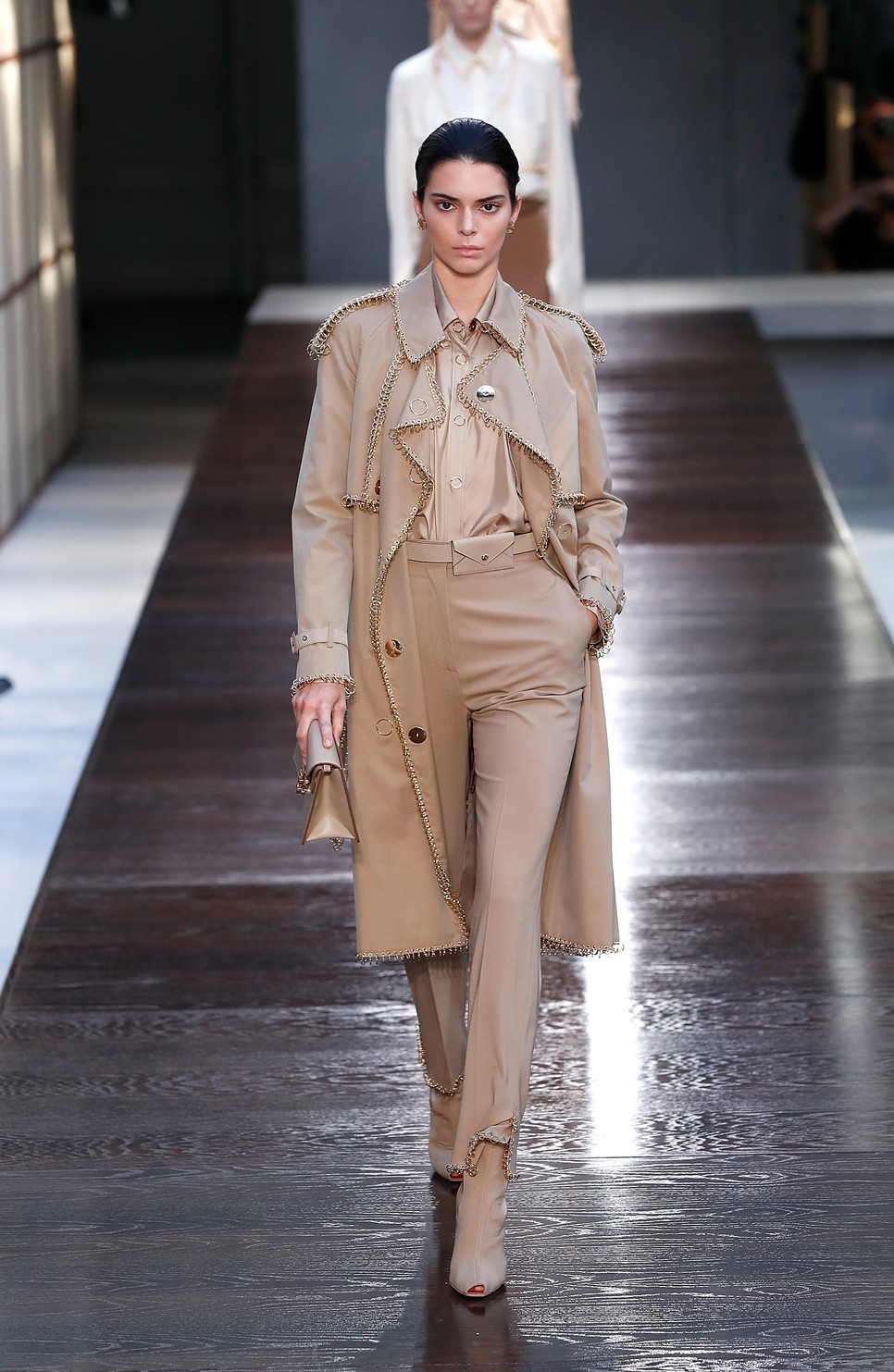 Burberry kifutóján 2018-ban a ballonkabát