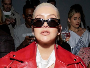 Atyaég! Christina Aguilera brutális sminkben felismerhetetlen