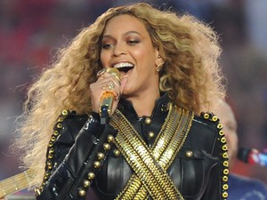 Ez óriási! Beyoncé félbeszakította a koncertjét egy elképesztő lánykérés miatt