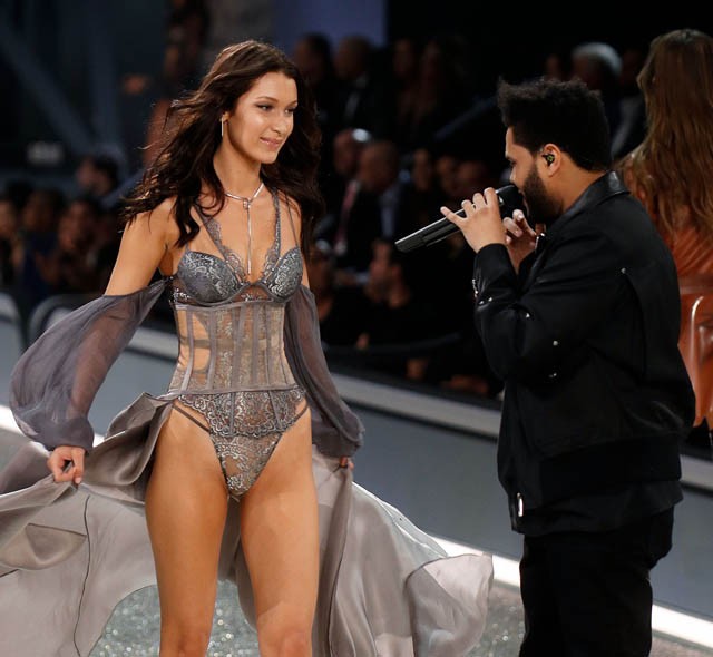 Bella Hadid és The Weeknd találkoznak a kifutón