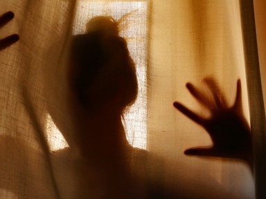 Nemi erőszak, mint háborús fegyver – Pető Andrea történészt kérdeztük a nőket célzó háborús erőszakról