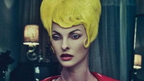 Guminőként is szexi a szupermodell