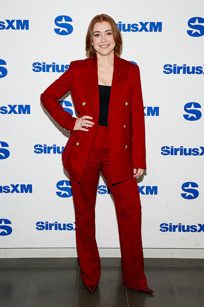 Az 51 éves Alyson Hannigan a sorozatok világában maradt aktív – legismertebb szerepe az Így jártam anyátokkal Lilyjeként volt. Ma is színészkedik, kétgyermekes anyuka, és 2023-ban a Dancing with the Stars egyik döntőse lett.