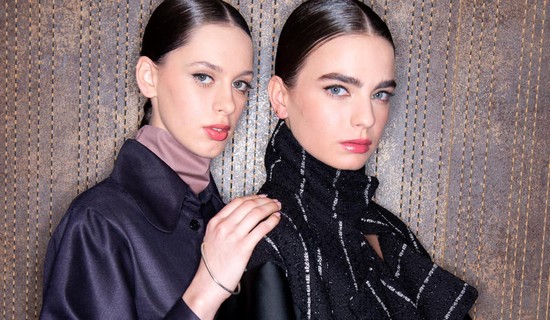 Mit tud a nagymamák által inspirált divat, és hogyan fest egy csipkefüggönyből készült ing? A BCEFW külföldi tervezői megmutatták