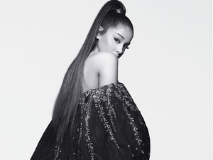 Ariana Grande egy ISTENNŐ a divatkampányban