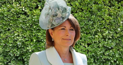 Katalin hercegné édesanyja meztelenruhában tündökölt: Carole Middleton hatalmas feltűnést keltett az áttetsző darabban
