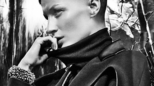 Wow! Gisele Bündchen szinte kopasz a Balenciaga új kampányában!