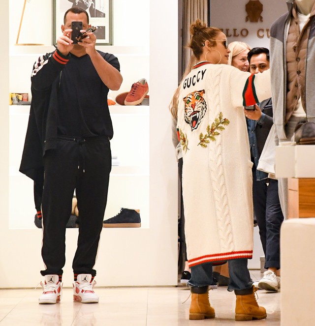 Jennifer Lopez vásárolgat