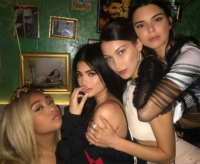 Instagram-barátnők